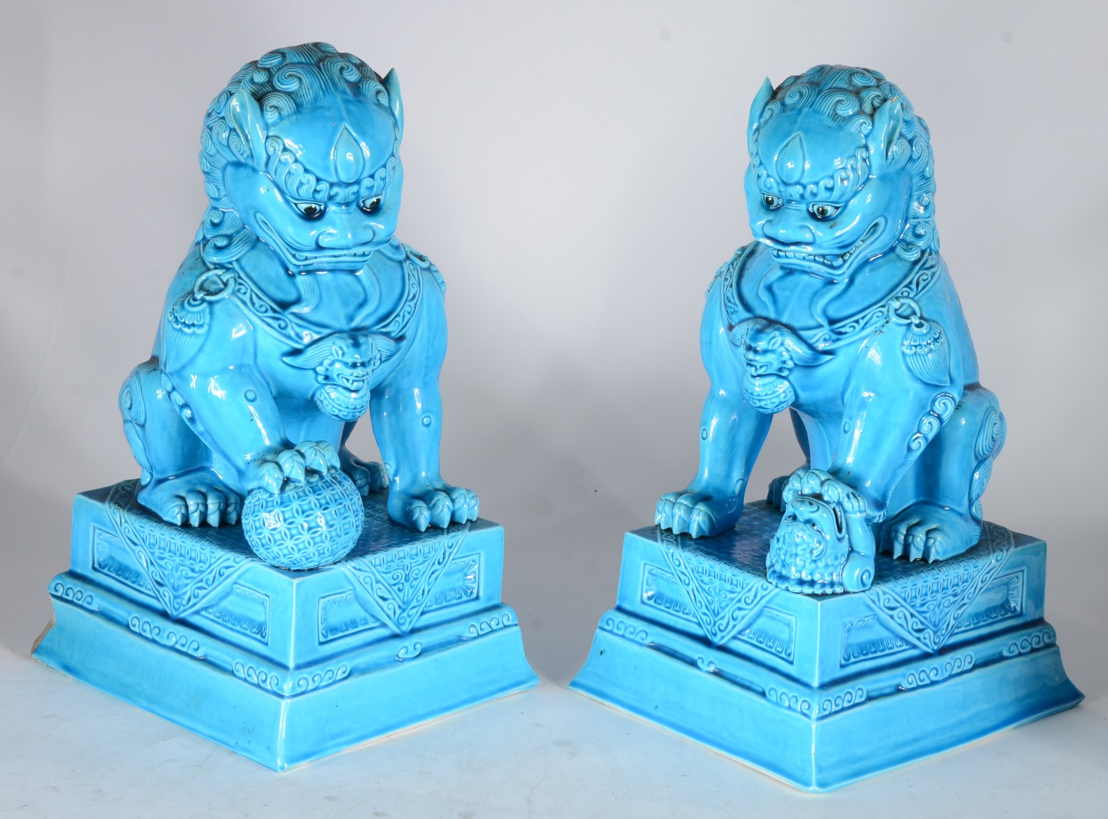 Par de esculturas de porcelana oriental azul turquesa representando... - foto 1 de 7