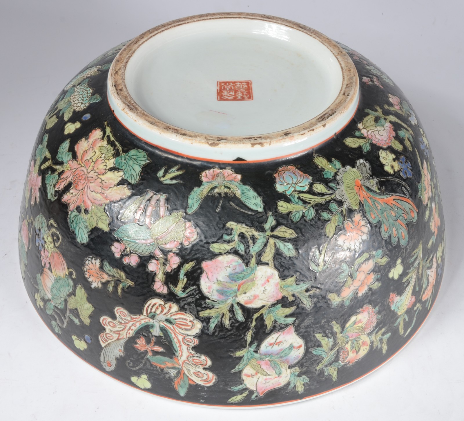 Bowl de porcelana oriental com flores em policromia sobre fundo... - foto 3 de 4