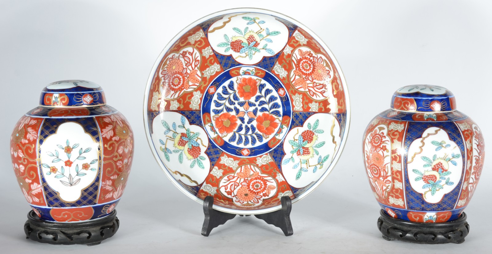 Conjunto de porcelana japonesa ao gosto Imari, composto de par de... - foto 2 de 8