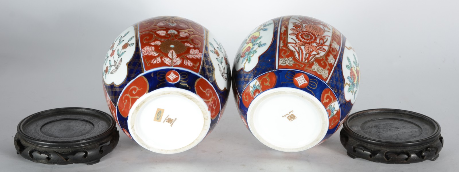 Conjunto de porcelana japonesa ao gosto Imari, composto de par de... - foto 8 de 8