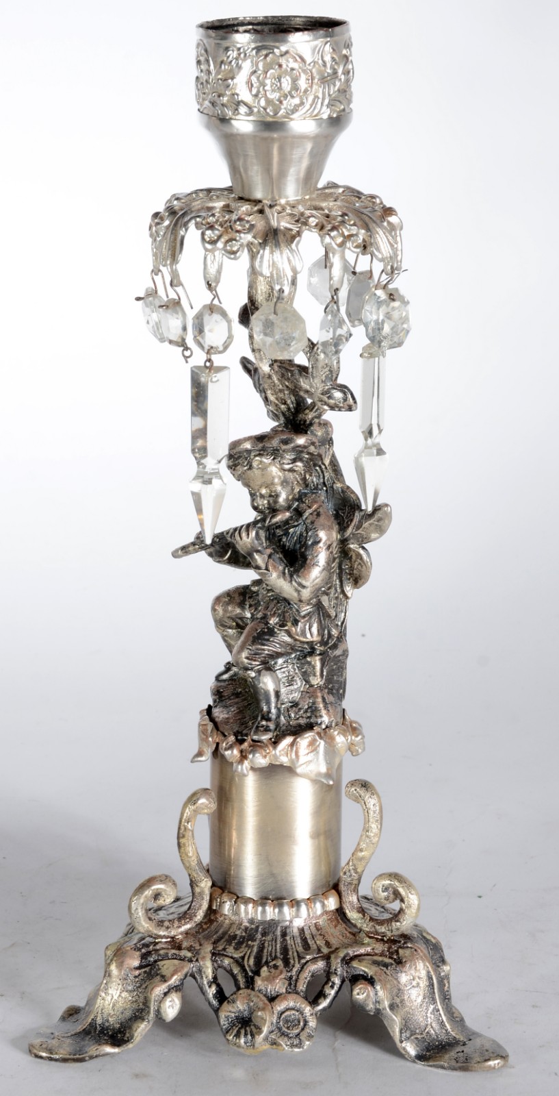 Par de luminárias de metal prateado decorados com figuras de... - foto 3 de 9