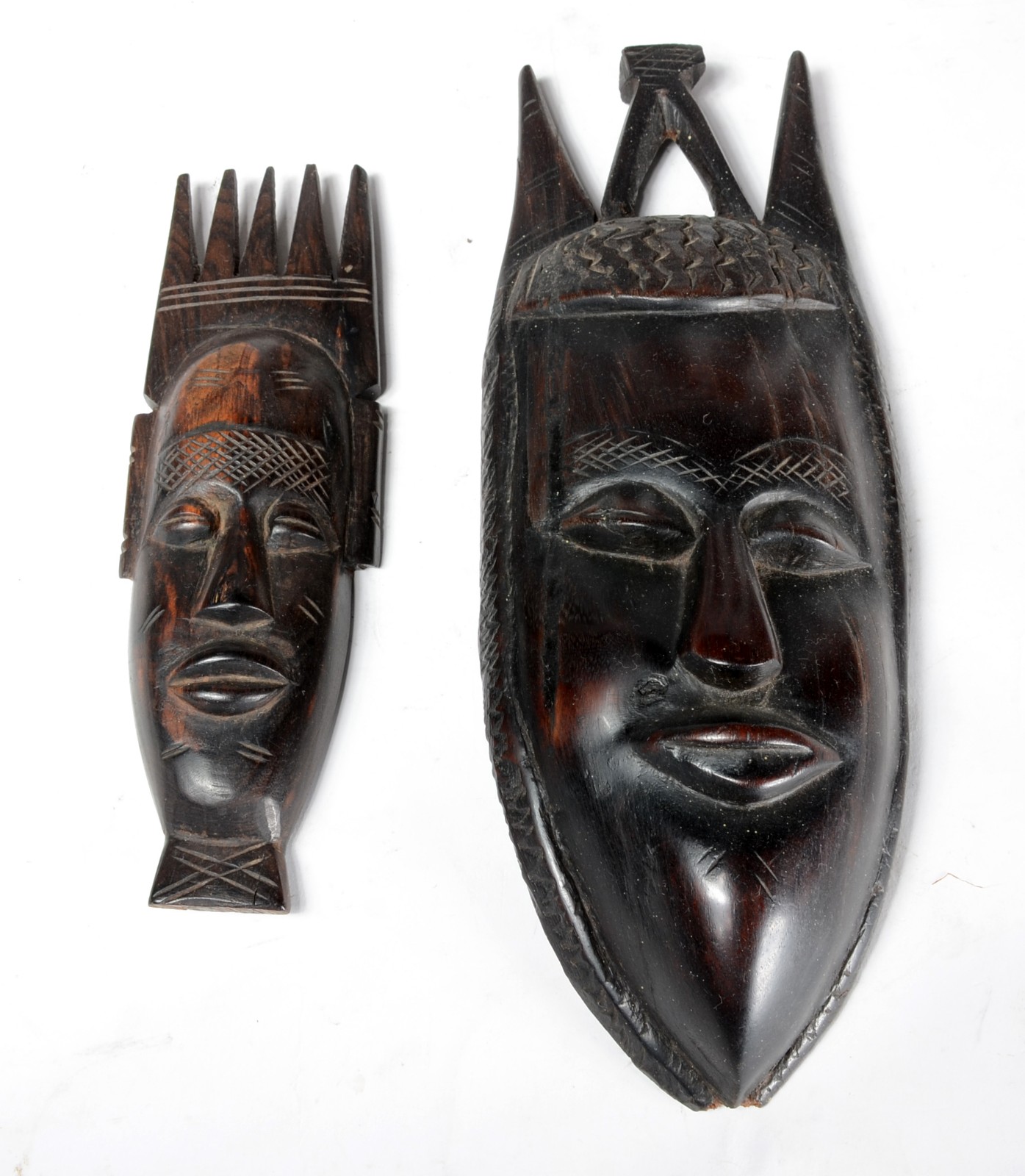 Onze peças diversas de madeira africana. Desgastes. - foto 4 de 11