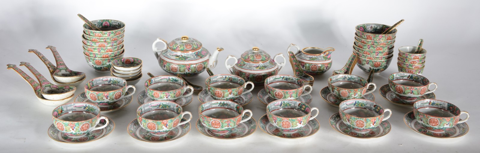 Serviço de jantar e chá de porcelana oriental, decoração floral em... - foto 3 de 10