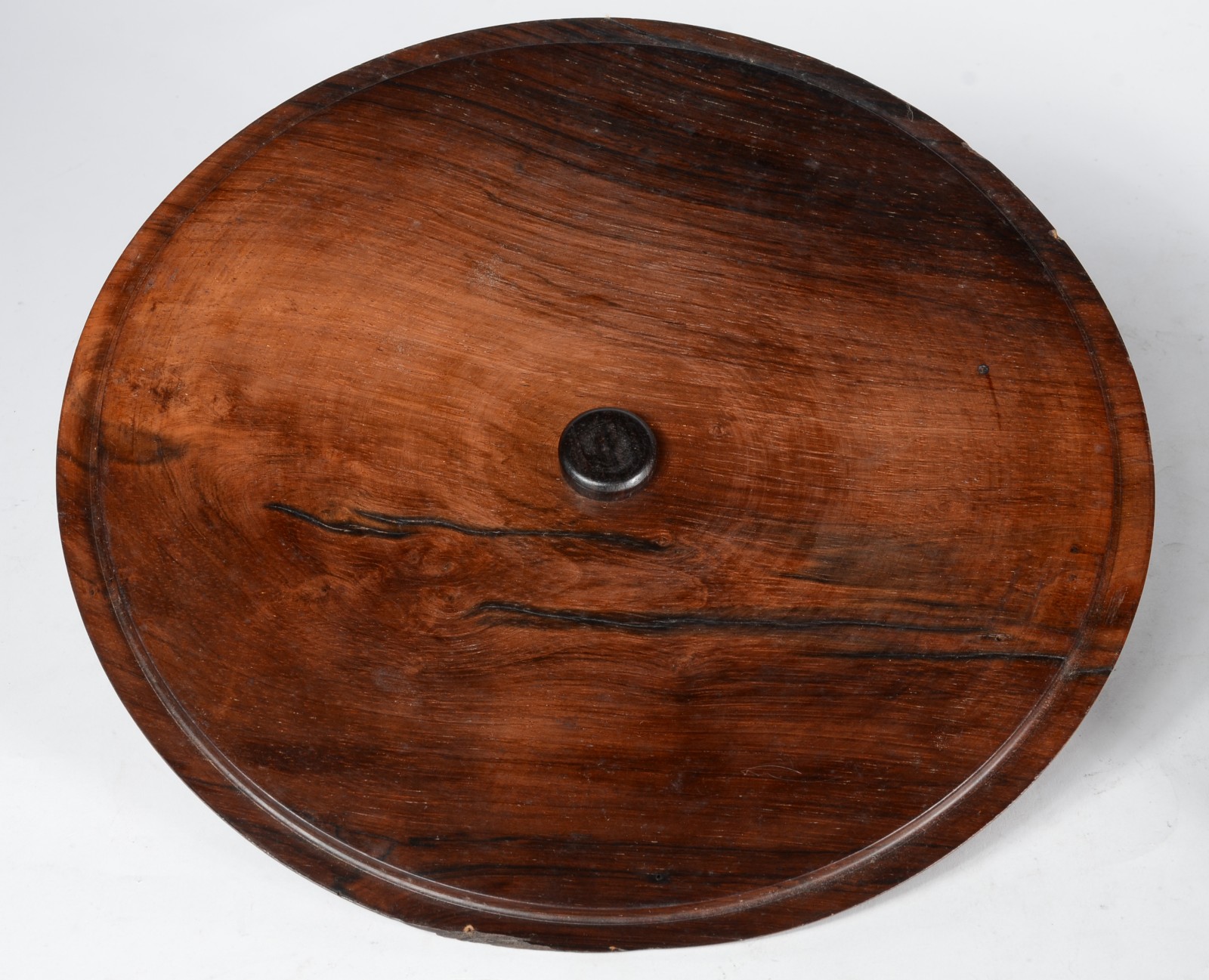 Duas peças, sendo: escultura representando tucano de jacarandá e bowl... - foto 9 de 11