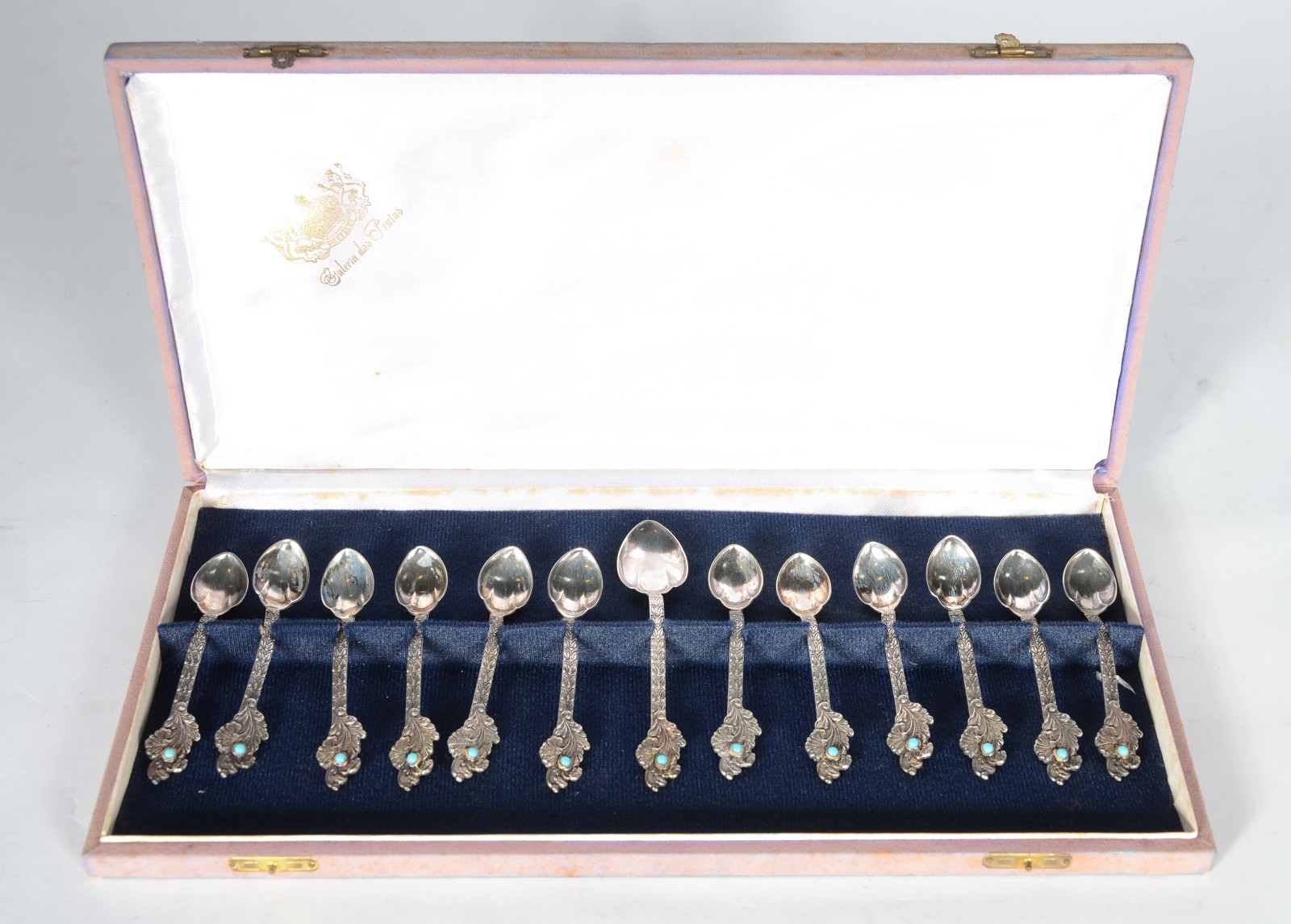 Conjunto com 12 colheres para café e uma para açucar, de prata... - foto 2 de 7