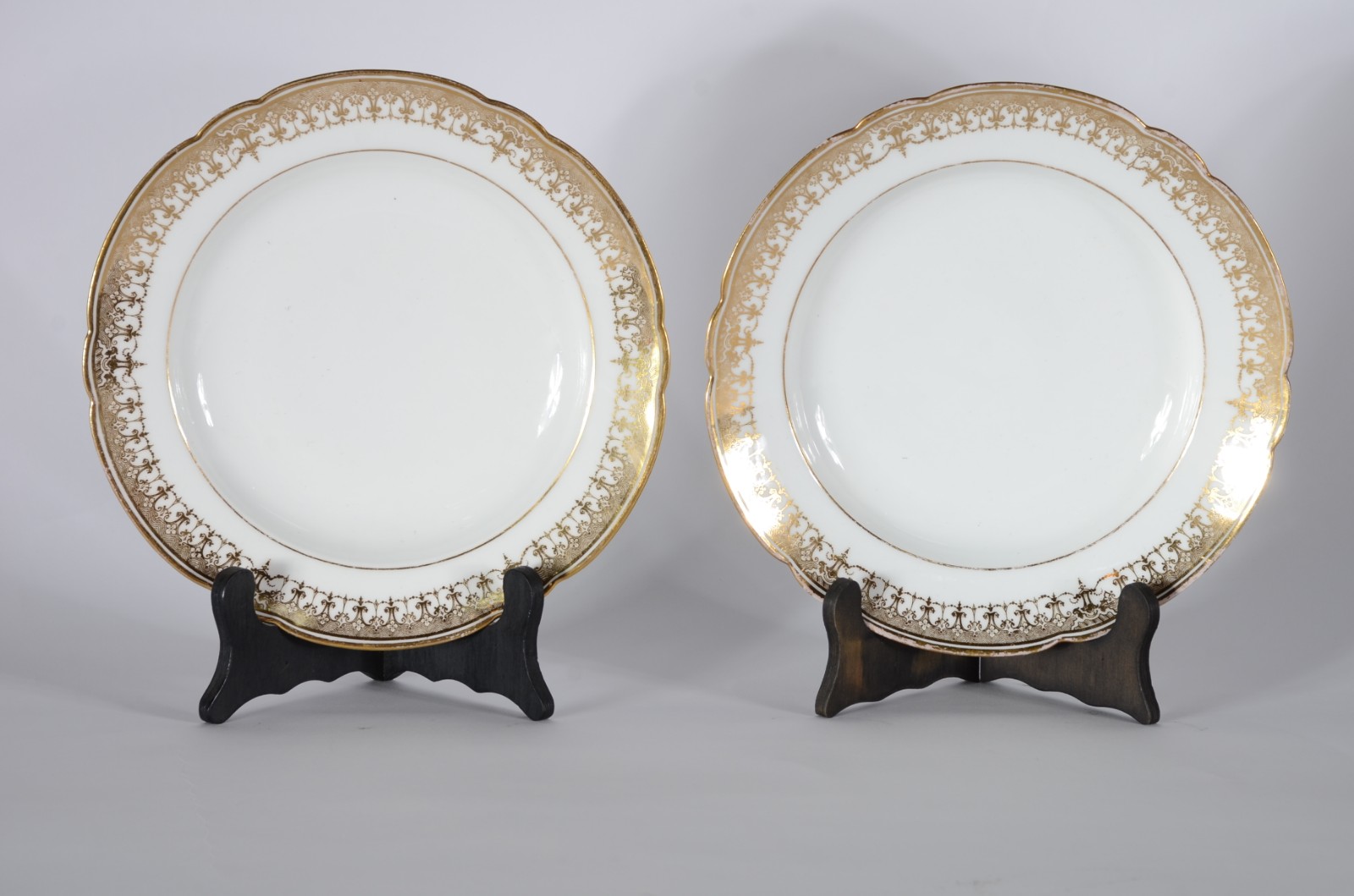 Par de pratos fundos de porcelana francesa. Serviço do Paço da... - foto 1 de 2