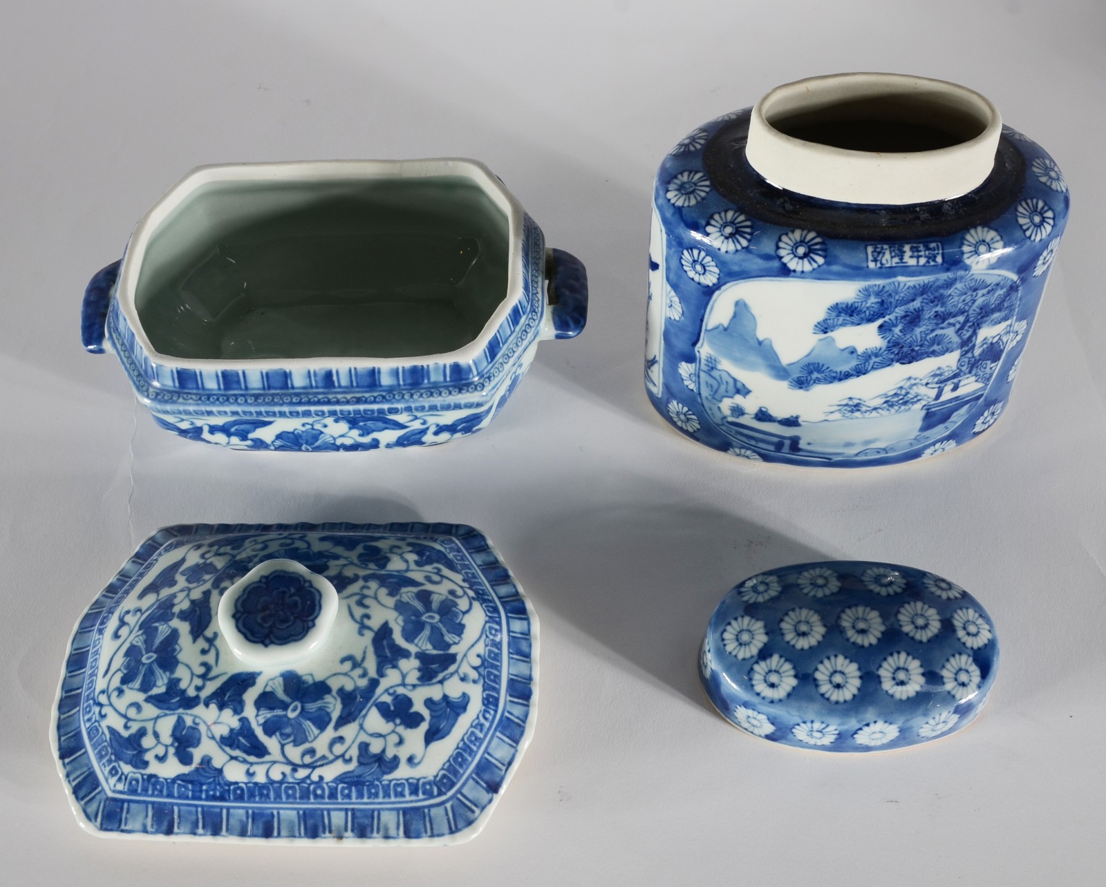 Duas peças de porcelana oriental decoradas em azul e branco, sendo... - foto 3 de 6
