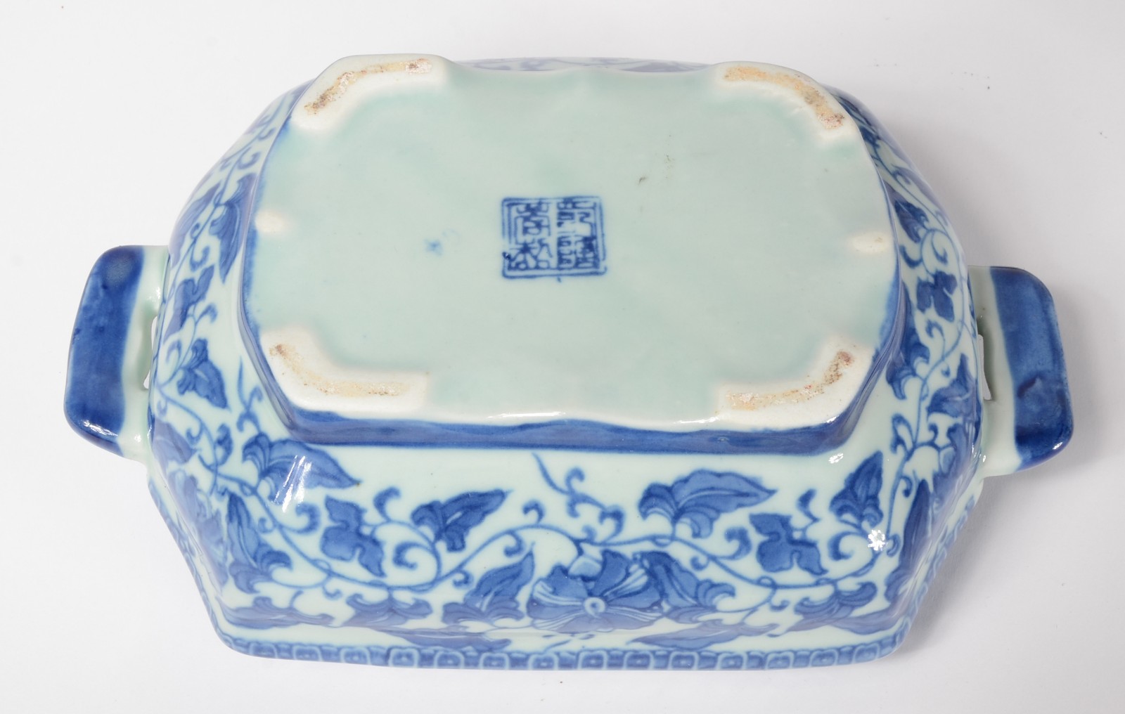 Duas peças de porcelana oriental decoradas em azul e branco, sendo... - foto 4 de 6