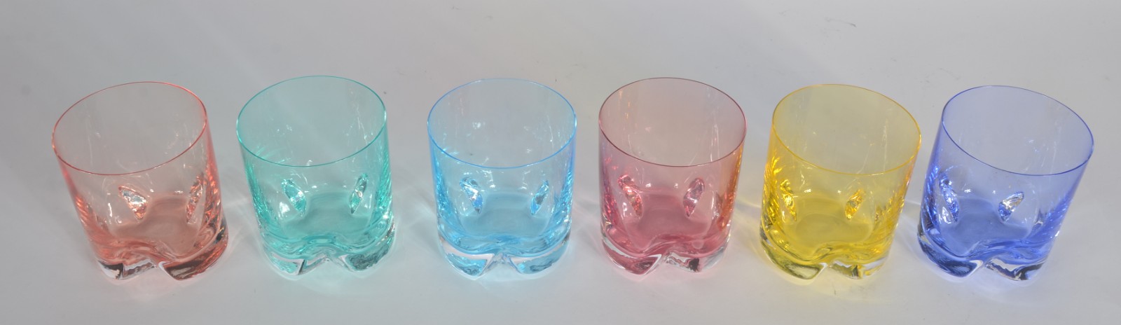 Conjunto com 6 copos para whisky de cristal colorido. - foto 2 de 3