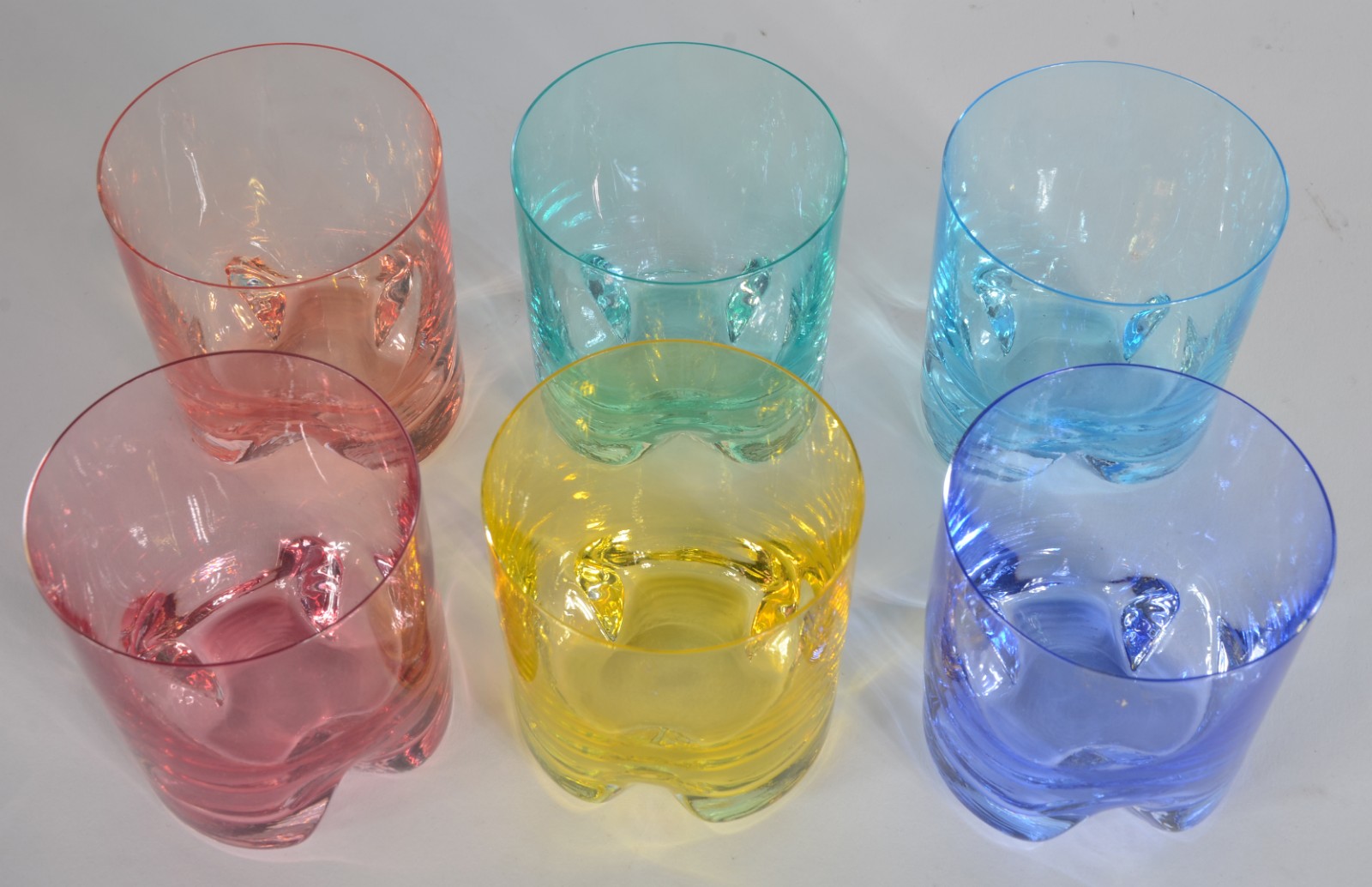 Conjunto com 6 copos para whisky de cristal colorido. - foto 3 de 3