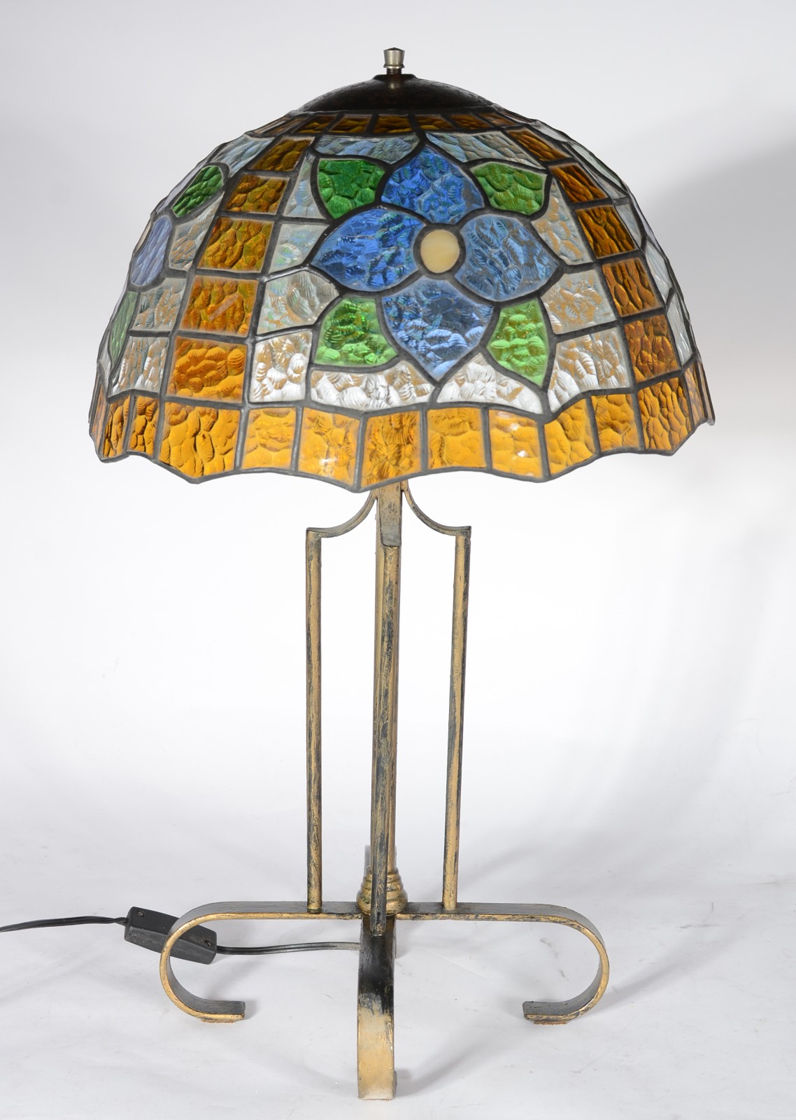 Abatjour com base de metal, cupulas com placas de vidro coloridas... - foto 1 de 6