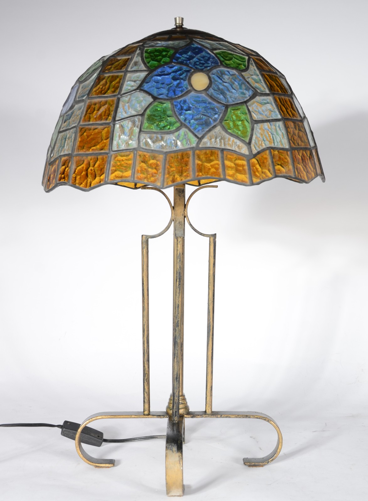 Abatjour com base de metal, cupulas com placas de vidro coloridas... - foto 2 de 6