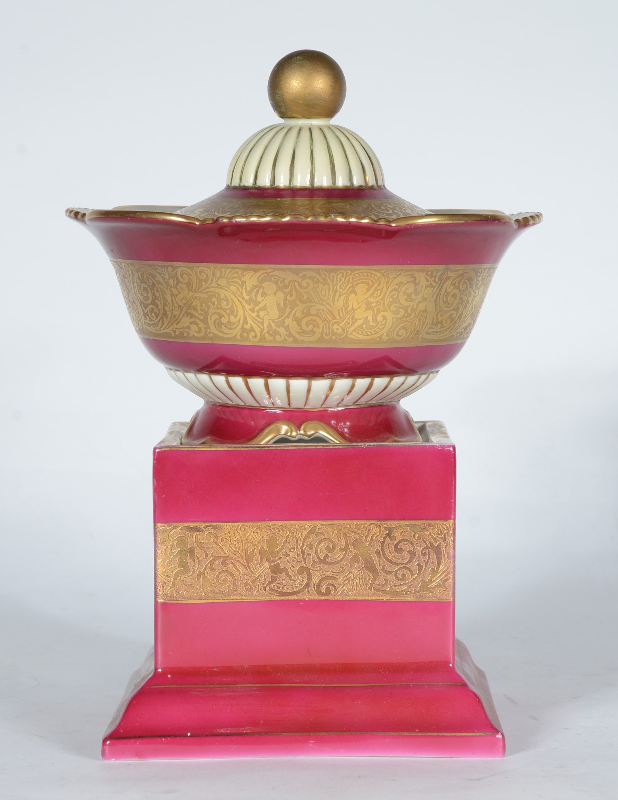 Bomboniere de porcelana alemã, na cor bordeaux com tarja dourado... - foto 1 de 8