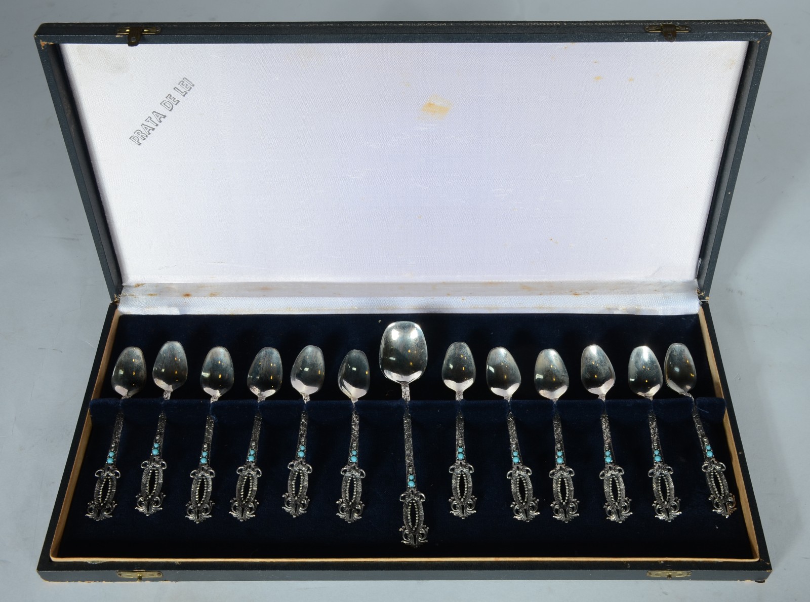 Conjunto com 12 colheres para café e uma para açúcar de prata... - foto 2 de 7