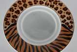 Diversas peças, sendo: Galheiro de porcelana St... - Diversas peças, sendo: Galheiro de porcelana Steatita, decoração "cebolinha" composto de: duas galhetas para azeite e vinagre, saleiro, pimentei...
