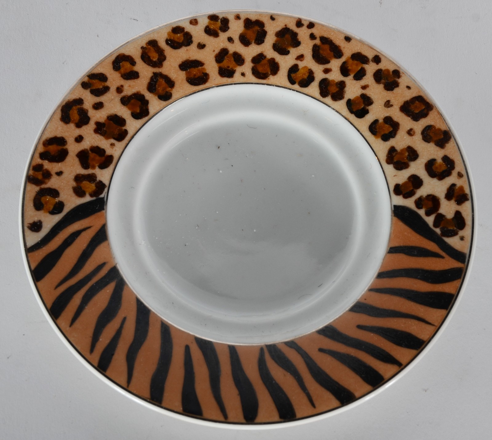 Diversas peças, sendo: Galheiro de porcelana Steatita, decoração... - foto 6 de 9