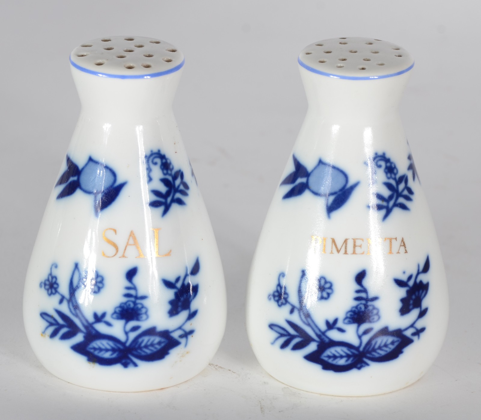 Diversas peças, sendo: Galheiro de porcelana Steatita, decoração... - foto 4 de 9