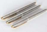 PARKER,  - Três canetas americanas de prata Sterling, bico de pena.