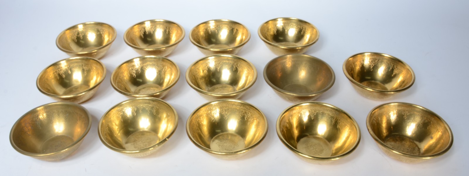 Conjunto com 14 lavandas de metal dourado com guirlandas cinzeladas. - foto 1 de 4