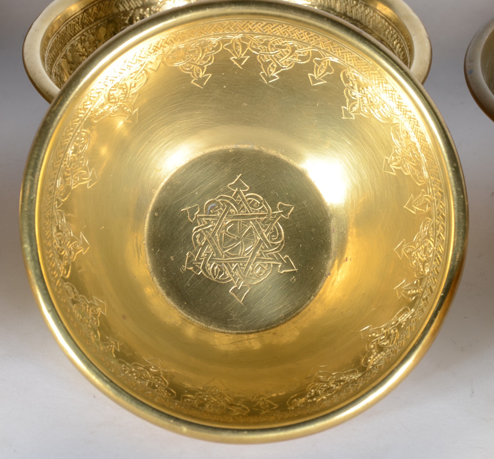 Conjunto com 14 lavandas de metal dourado com guirlandas cinzeladas. - foto 3 de 4