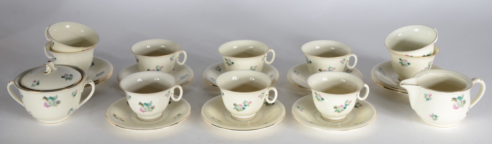 Conjunto de porcelana tcheca, composto de: 10 xícaras de chá com... - foto 1 de 8