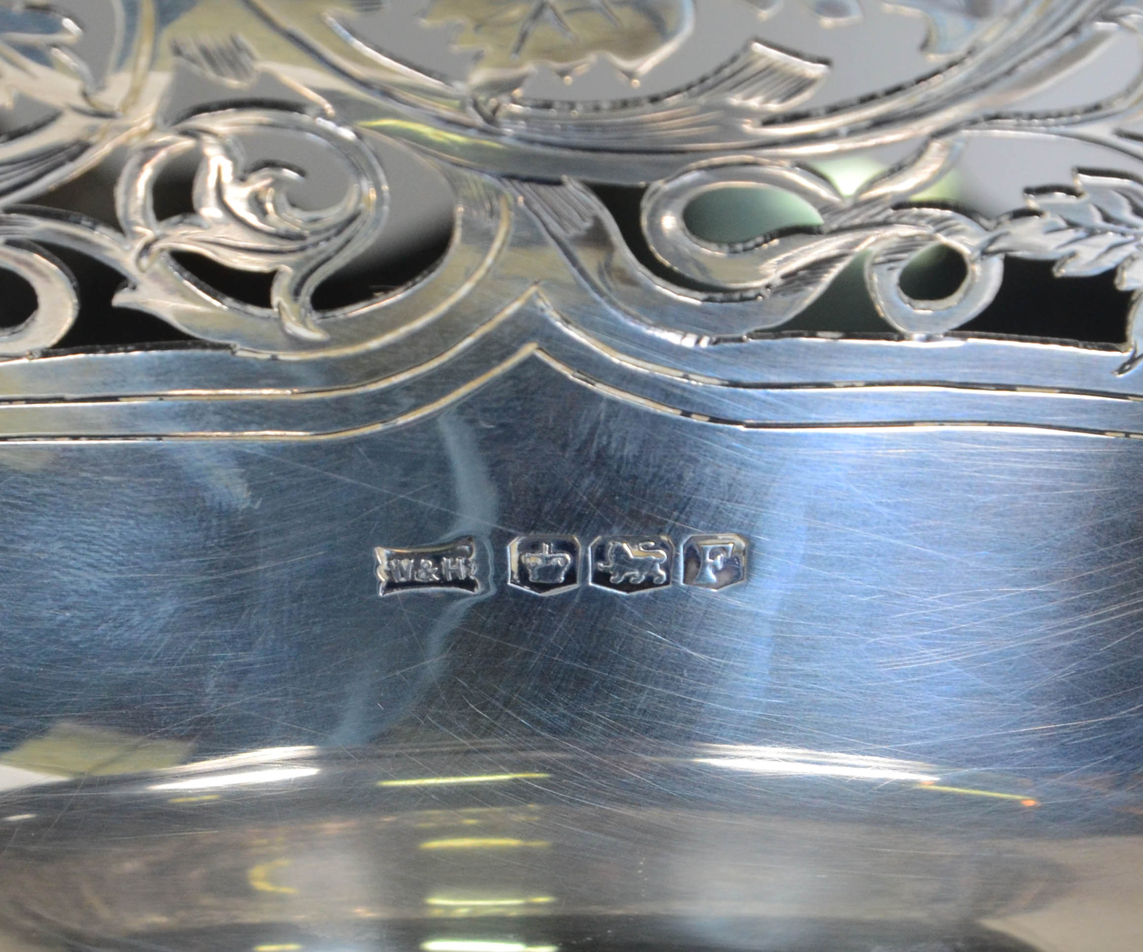 Belíssima Floreira de prata inglesa contrastada, marcas na base... - foto 3 de 4