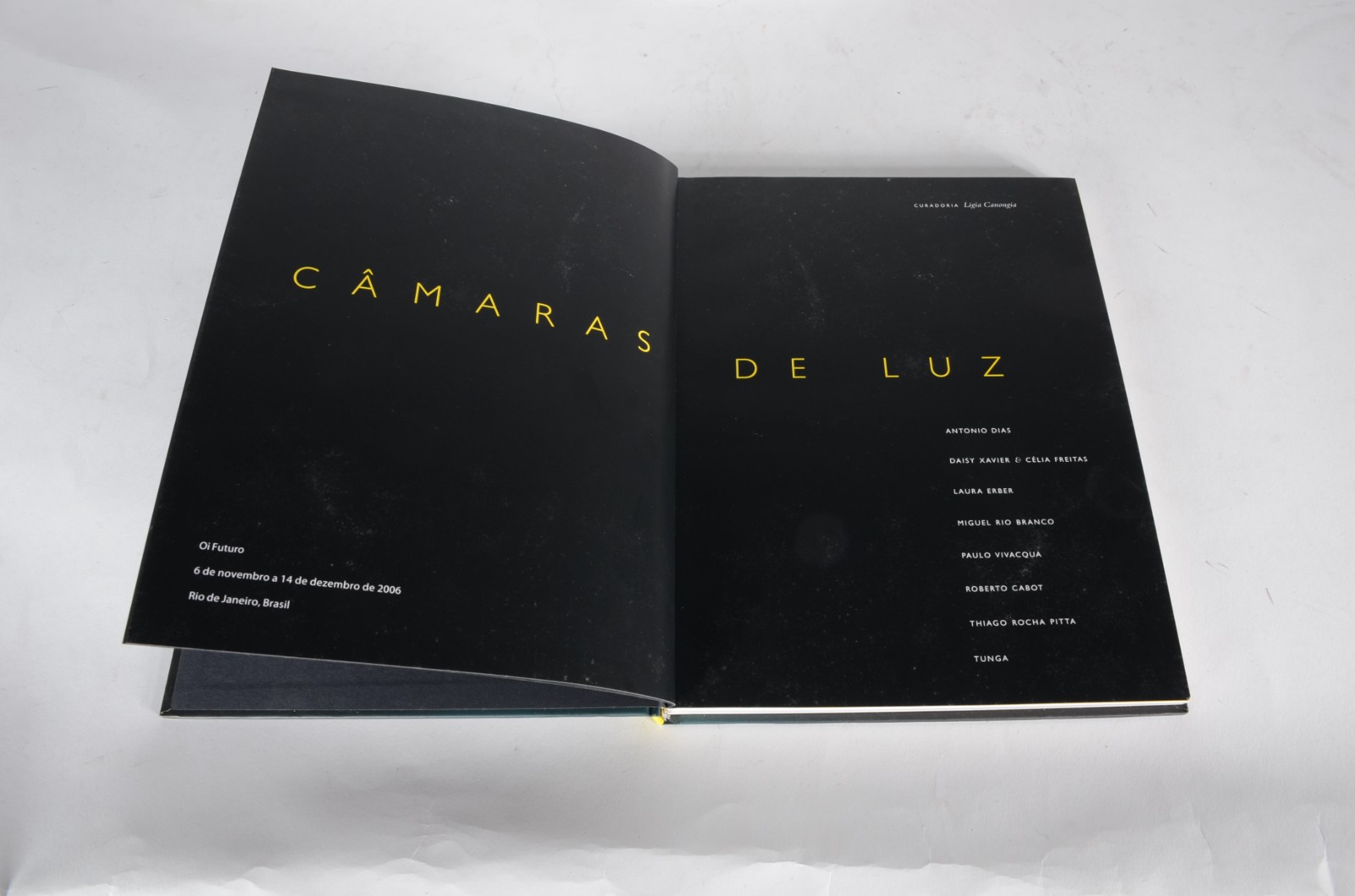 Quatro livros diversos: A) Waltercio Caldas B) Malu Fatorelli C) Luiz... - foto 2 de 11