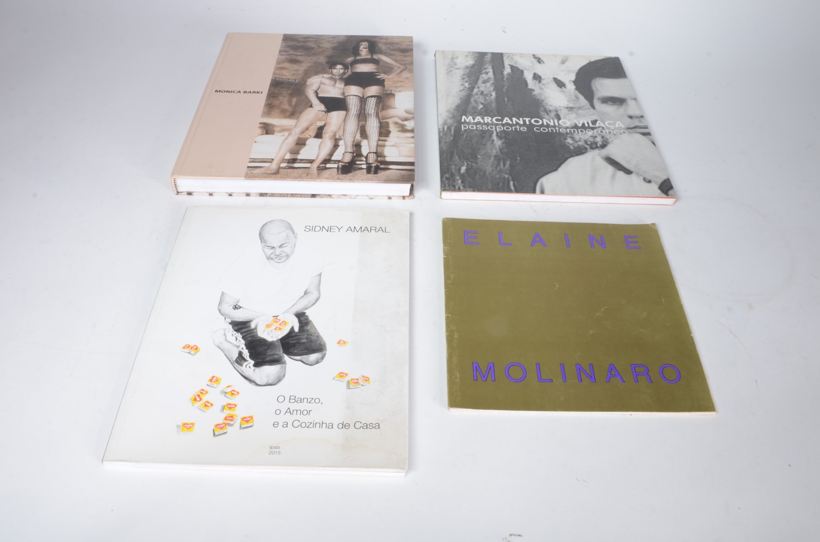 Quatro livros diversos: A) Elaine Morinaro B) Marco Antonio Vilaça... - foto 1 de 11