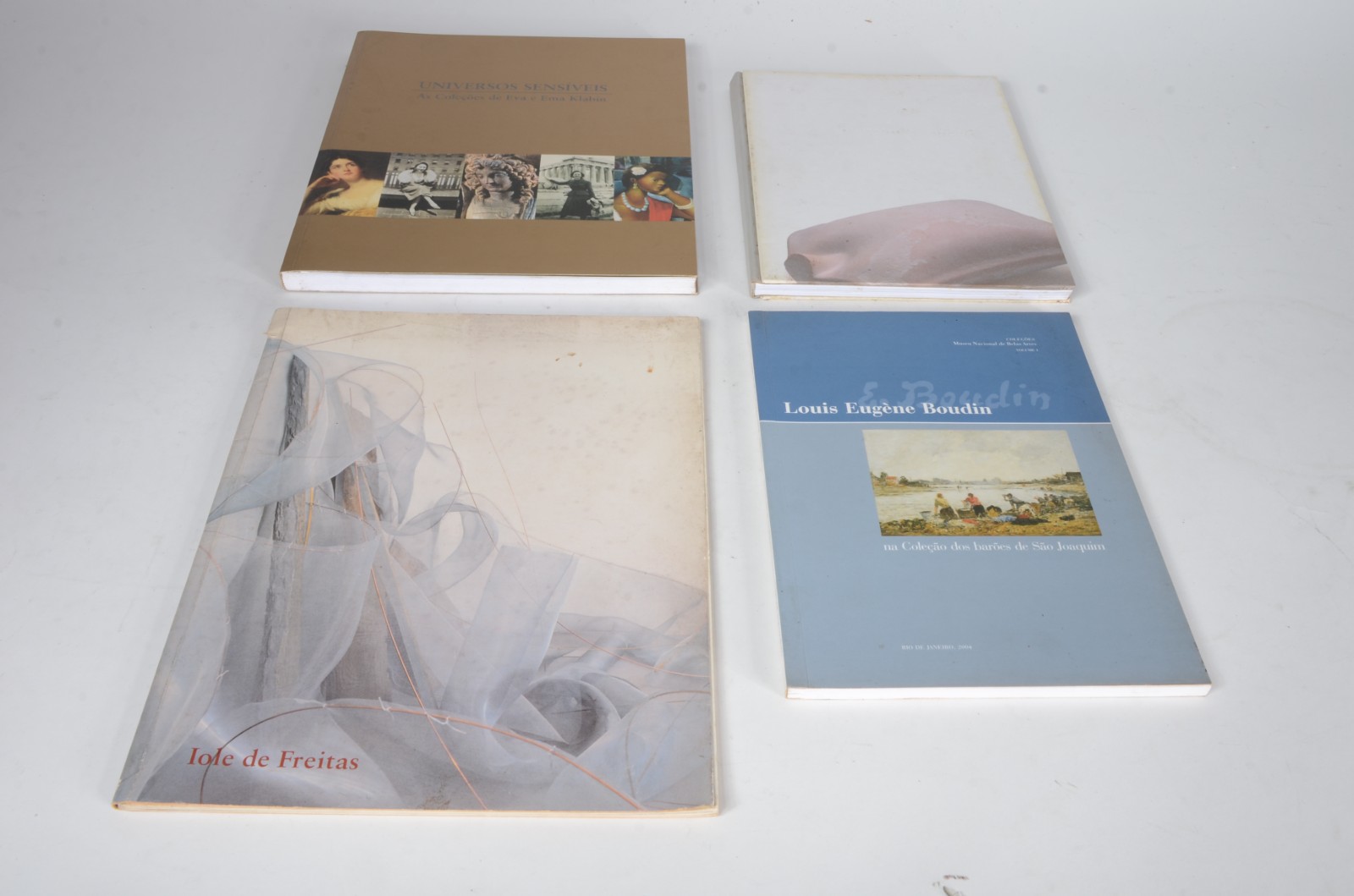 Quatro livros diversos: A) Iole Freitas B) Louis Eugène Boudin - Na... - foto 1 de 11