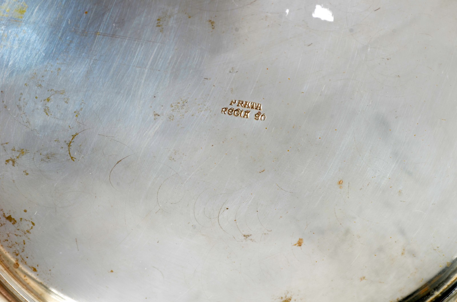 Duas peças de metal prateado, sendo: wine cooler de prata 90 Régia e... - foto 10 de 10