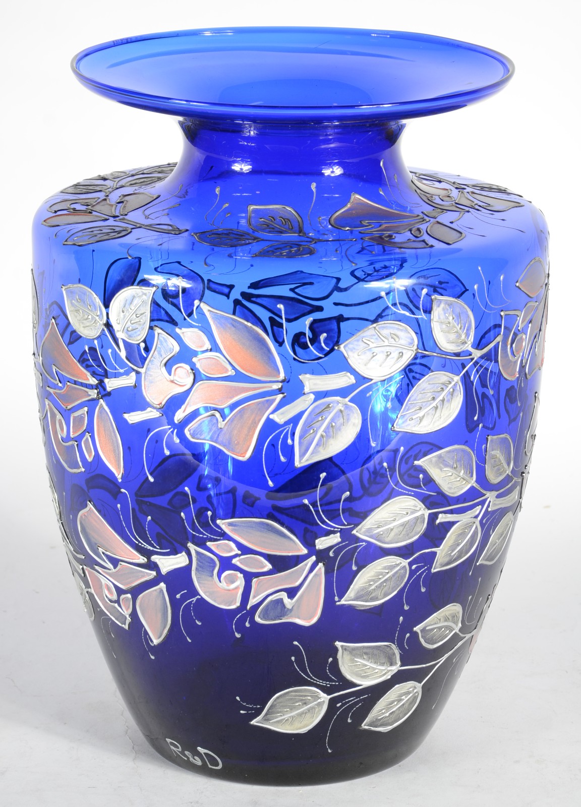 Vaso decorativo de vidro azul com folhas em relevo prateado. Assinado... - foto 2 de 5