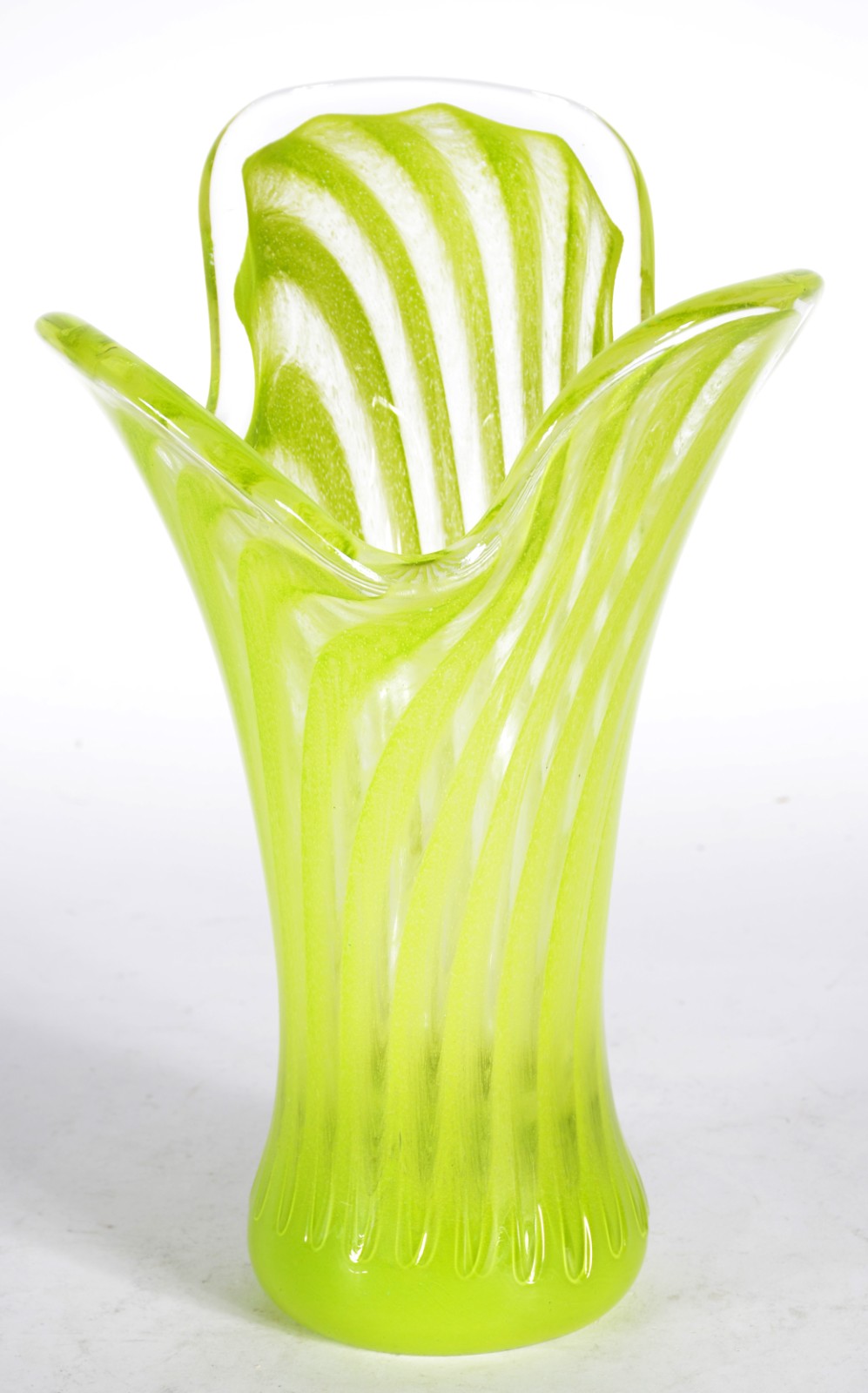 Vaso de vidro decorativo na cor verde. - foto 2 de 4