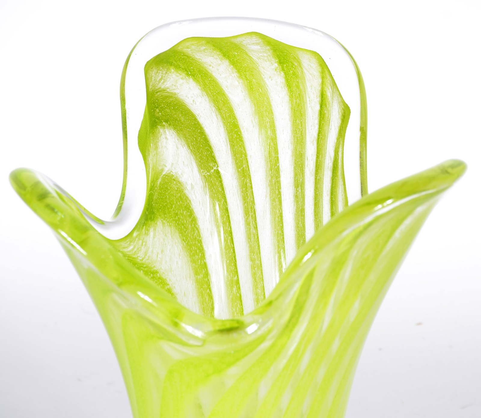 Vaso de vidro decorativo na cor verde. - foto 3 de 4