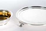 Christofle (1830),  - Duas peças de metal prateado, sendo: salva com pés de garra marca Rebouças, e bowl de metal prateado Christofle. Desgastes.