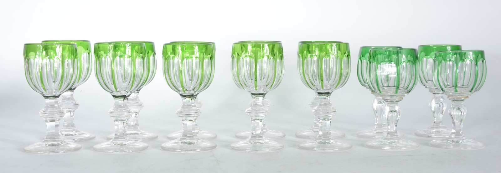 Conjunto com 10 cálices de cristal europeu doublé verde facetado para... - foto 2 de 3
