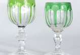 Conjunto com 10 cálices de cristal europeu doub... - Conjunto com 10 cálices de cristal europeu doublé verde facetado para vinho do Porto. Acompanham 4 cálices de modelo ligeiramente diferente. Tot...