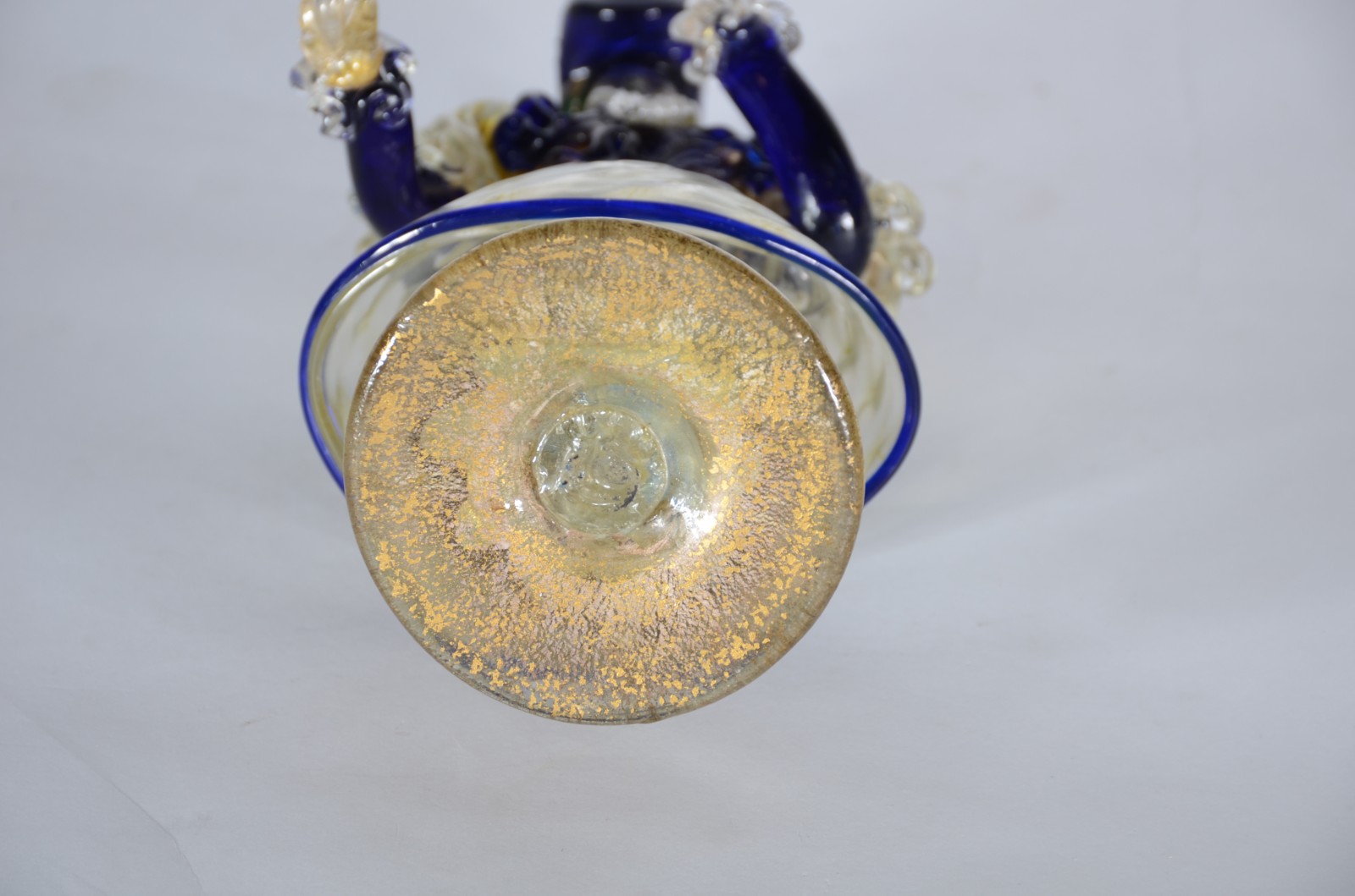 Figura de vidro de murano veneziano com pó de ouro. Base trincada e... - foto 7 de 7