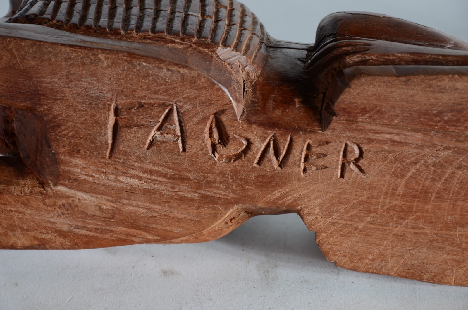 Par de esculturas de madeira nobre representando leão. Assinados na... - foto 8 de 11