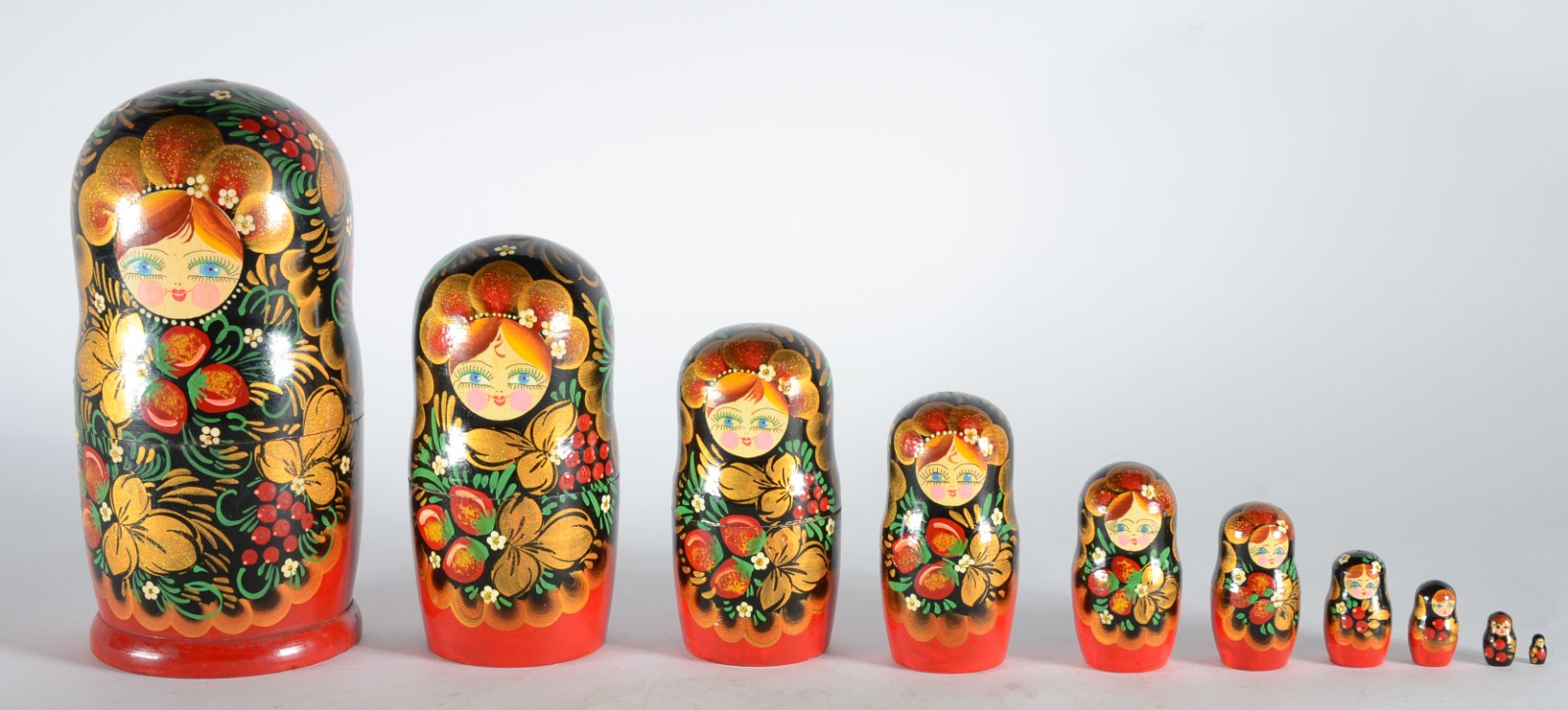 Tradicional brinquedo russo representando "matrioska", com 10 bonecas... - foto 2 de 4