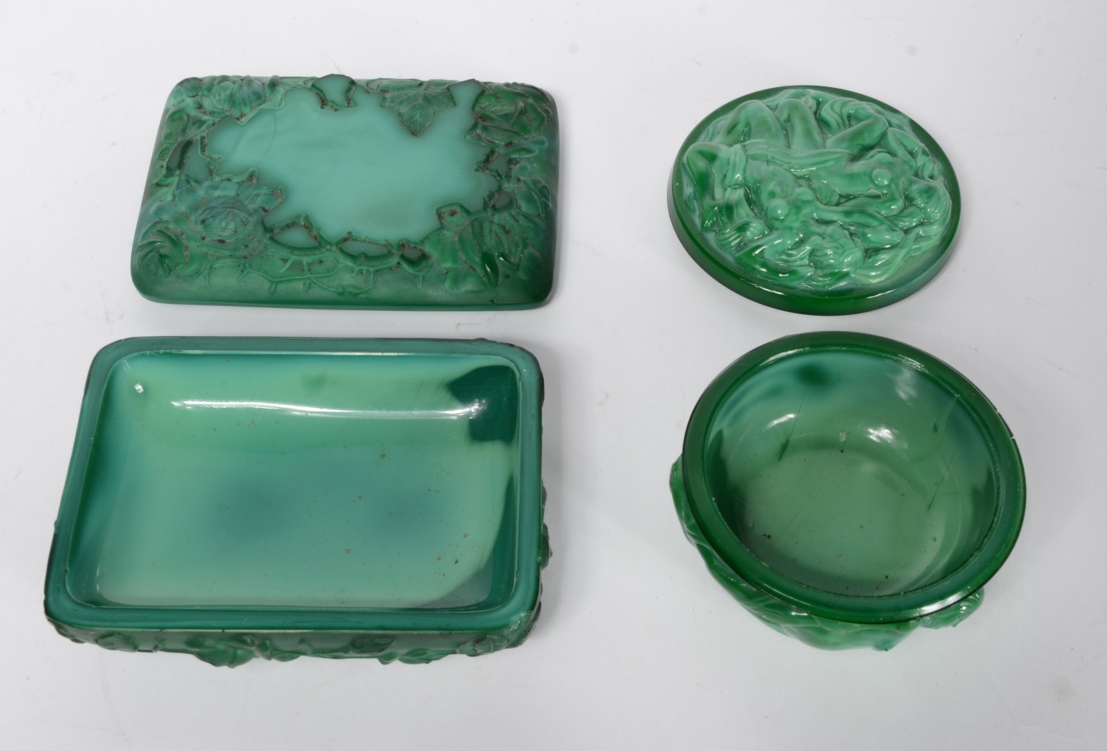 Três peças diversas de "malaquita glass", sendo: duas caixas... - foto 2 de 4