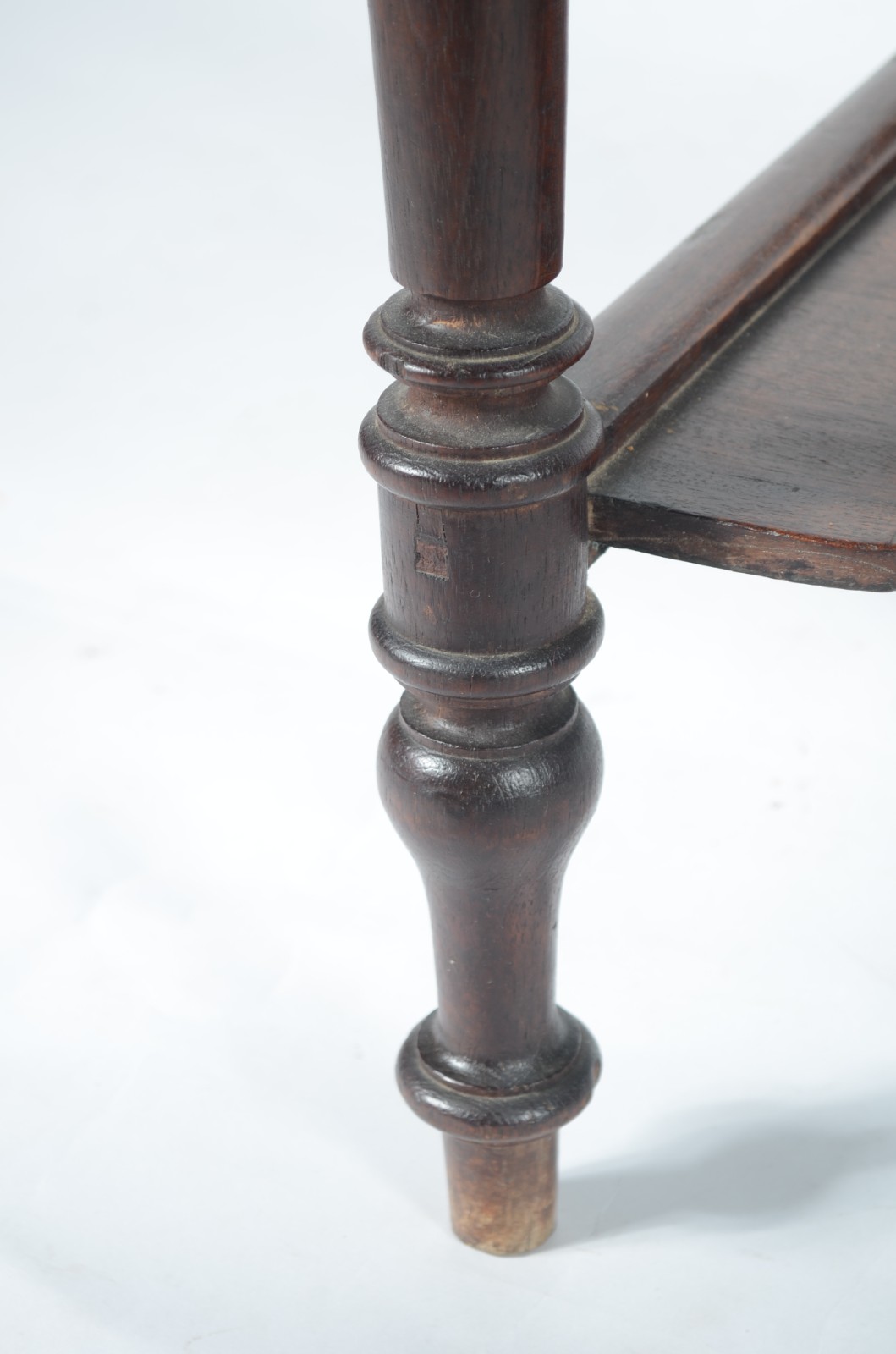 Mesa de encostar de madeira nobre, uma gaveta e tampo de mármore... - foto 7 de 8