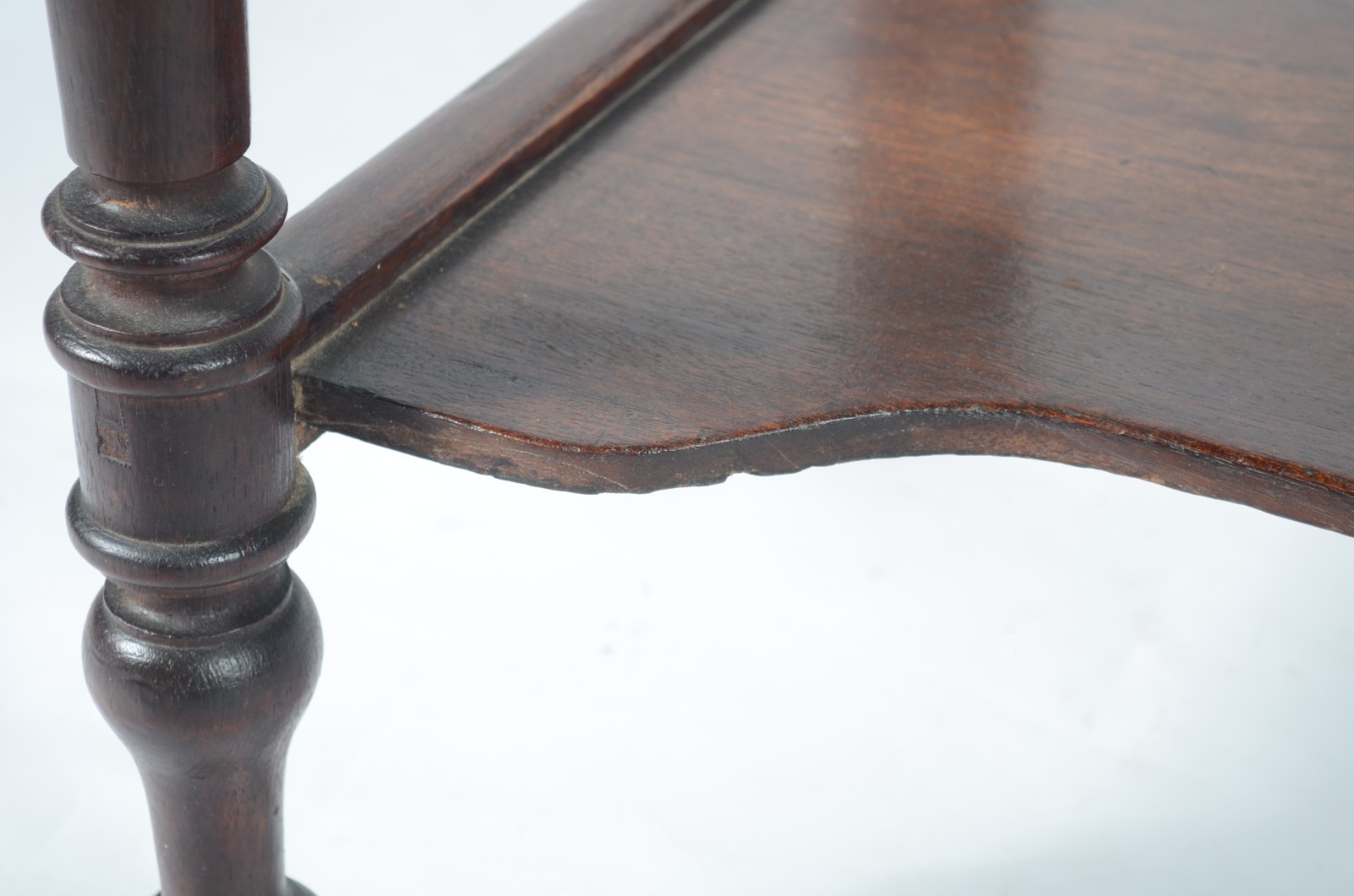 Mesa de encostar de madeira nobre, uma gaveta e tampo de mármore... - foto 5 de 8