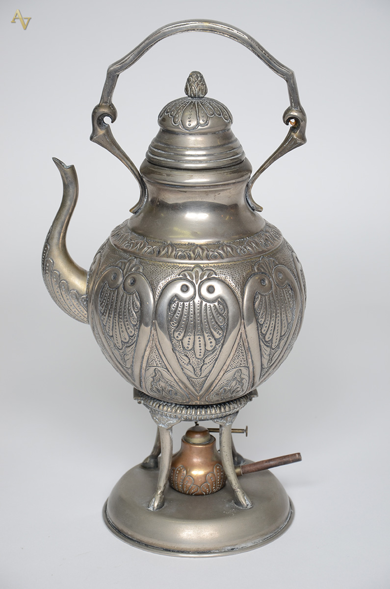 Samovar de metal. Altura 43,5 cm. - foto 1 de 2