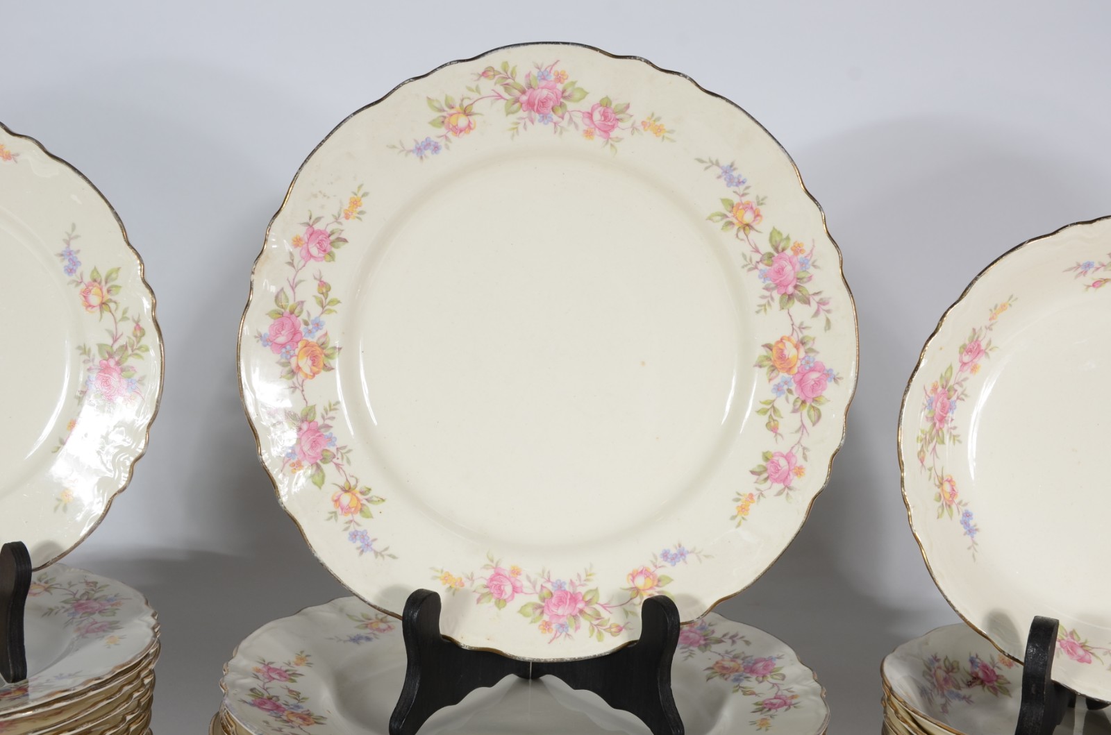 Aparelho de jantar de faiança "Homer Laughlin" na cor bege com flores... - foto 3 de 8