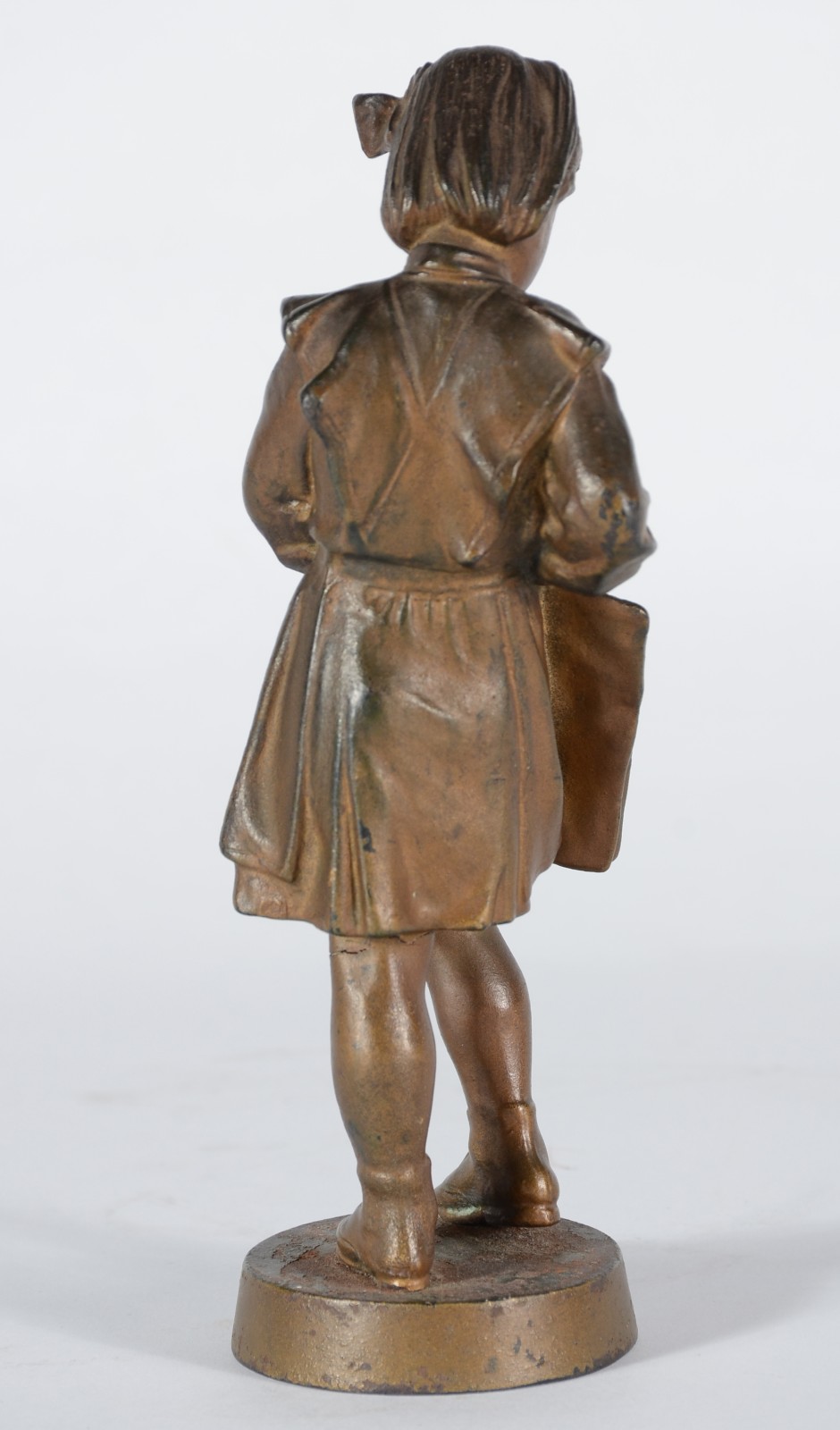 Estatueta russa de bronze representando menina com pasta escolar. - foto 4 de 6