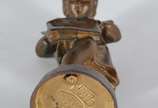 Estatueta russa de bronze representando menina ... - Estatueta russa de bronze representando menina com pasta escolar.