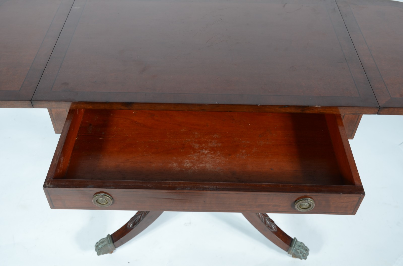 Mesa de madeira nobre com abas laterais, uma gaveta, apoio em 4... - foto 4 de 11
