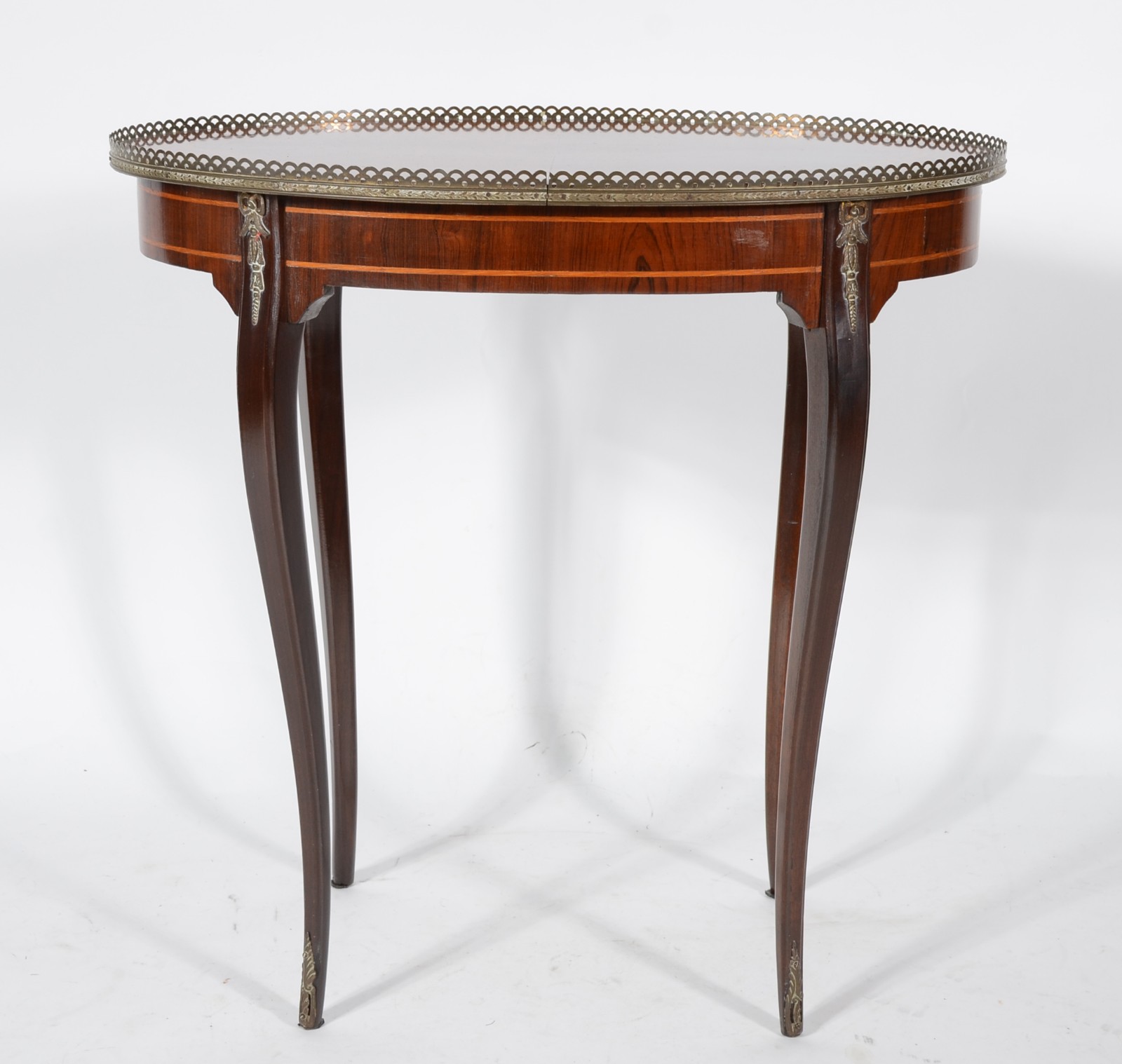 Mesa oval auxiliar de madeira filetada, estilo francês, tampo com... - foto 2 de 6