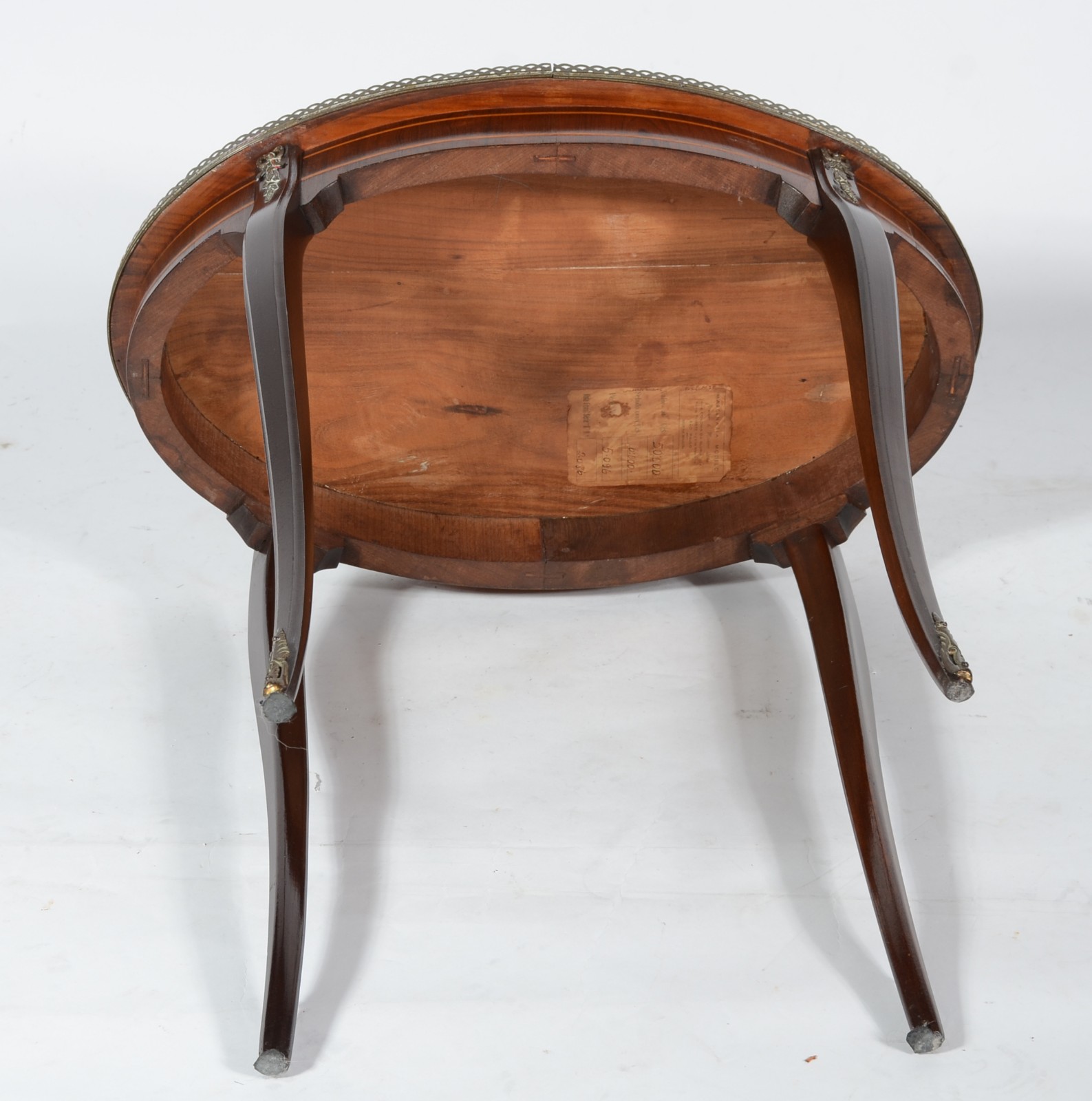 Mesa oval auxiliar de madeira filetada, estilo francês, tampo com... - foto 5 de 6