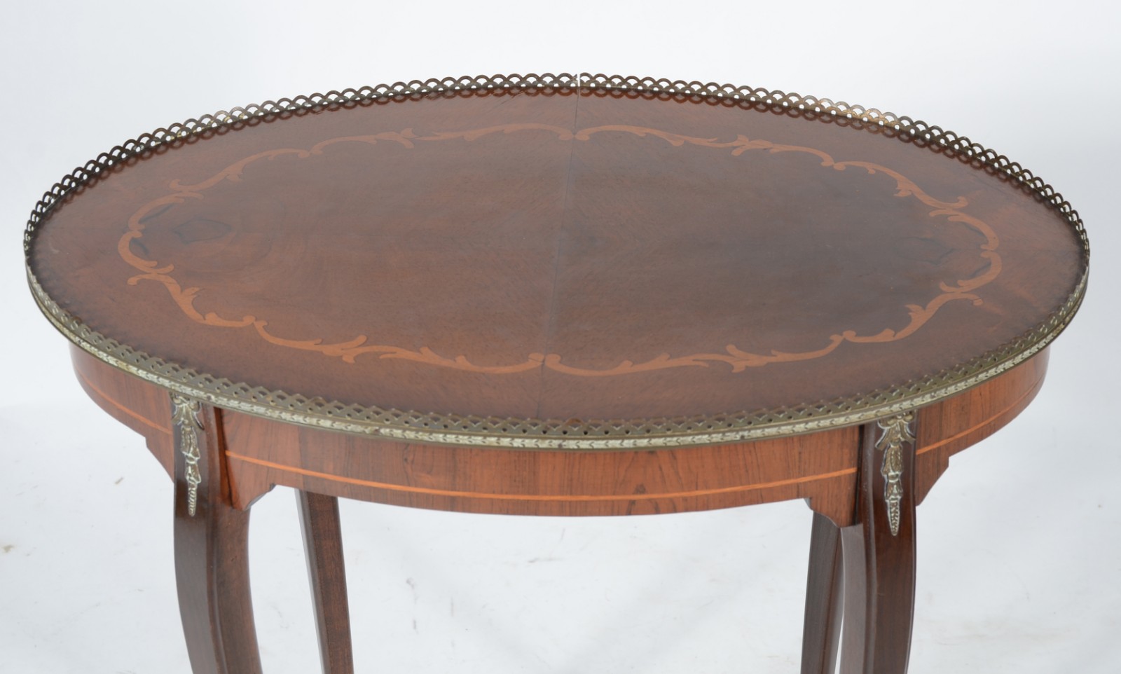 Mesa oval auxiliar de madeira filetada, estilo francês, tampo com... - foto 6 de 6